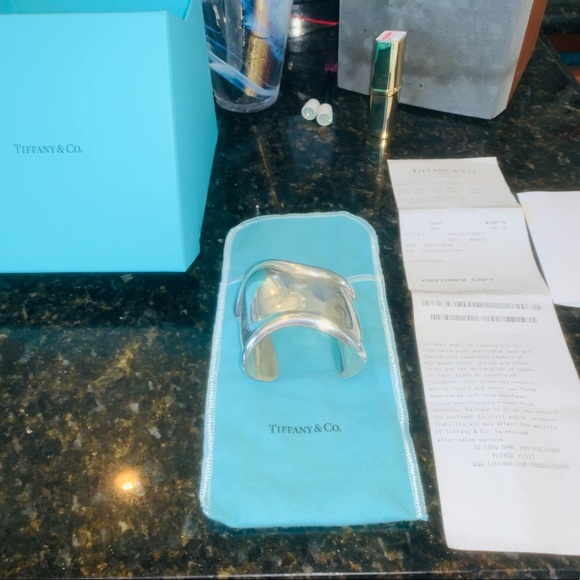 Beautiful Tiffany Designer Elsa Peretti Small Cuff Bracelet! 700 or Best offer!! - Picture 1 of 5